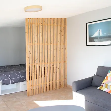 Vue Pointe Rouge, 50m Apartment *
